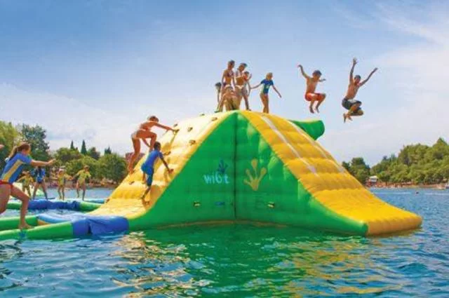 плавучий аквапарк плавучий аквапарк